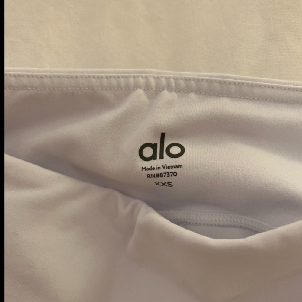 WHITE ALO LEGGINGS